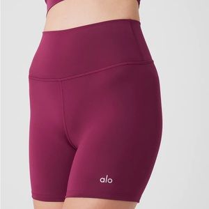 NWT Alo 5" Airlift Energy Short
